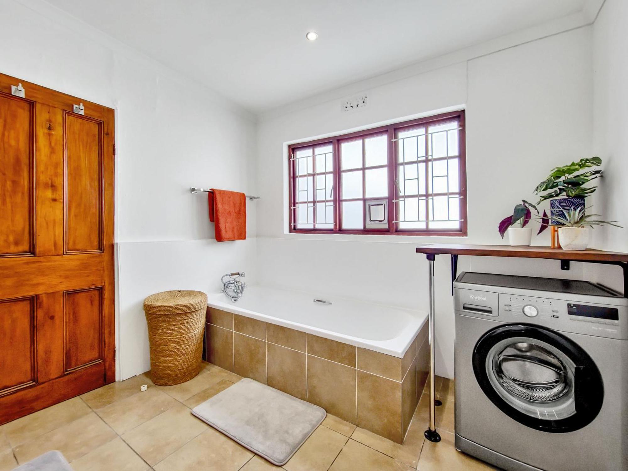 Holiday home Workstation, Fast Wi-fi Cape Town